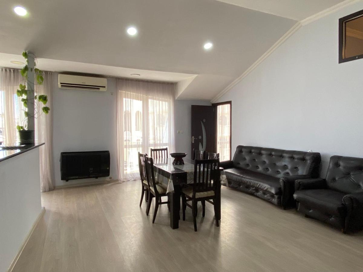 Apartment On Luka Asatiani 2 Batumi Exterior photo